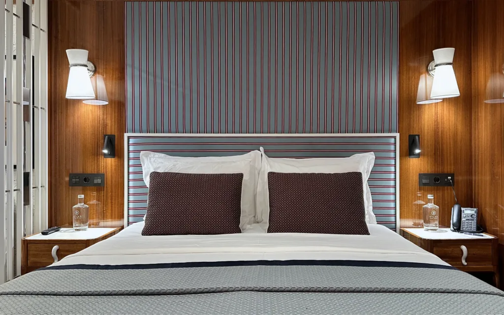 A quuen size bed in a Veranda Stateroom on World Traveller.